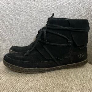 UGG- Reid suede ankle booties. Size 6 in black